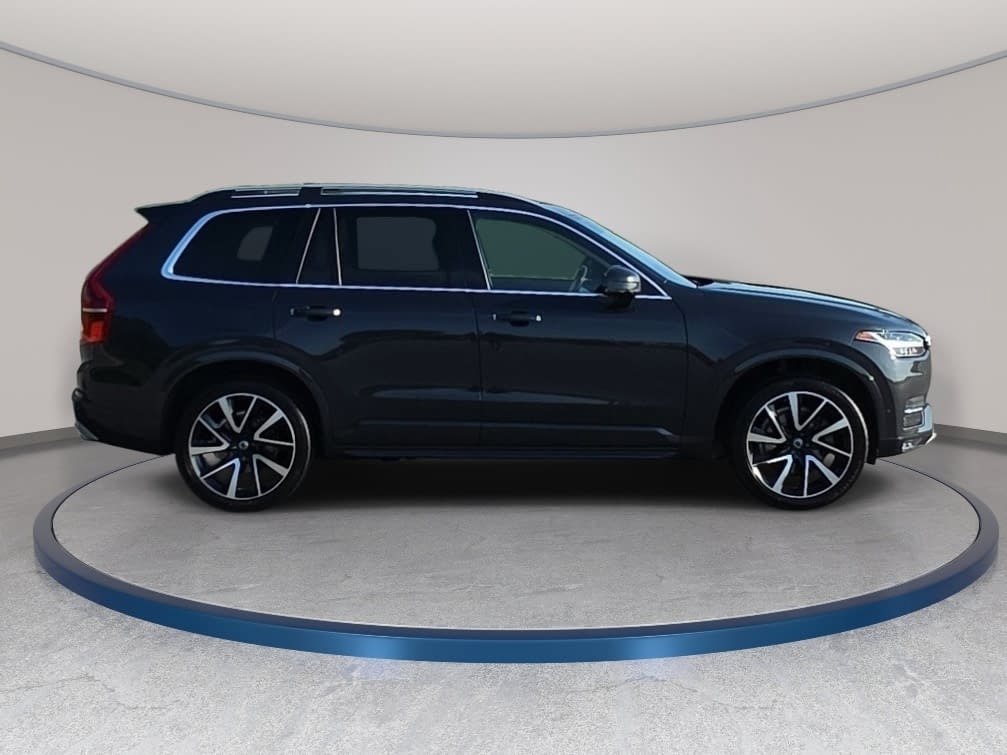 Used 2017 Volvo XC90 T6 Momentum w/ Vision Package AWD/4WD image 4