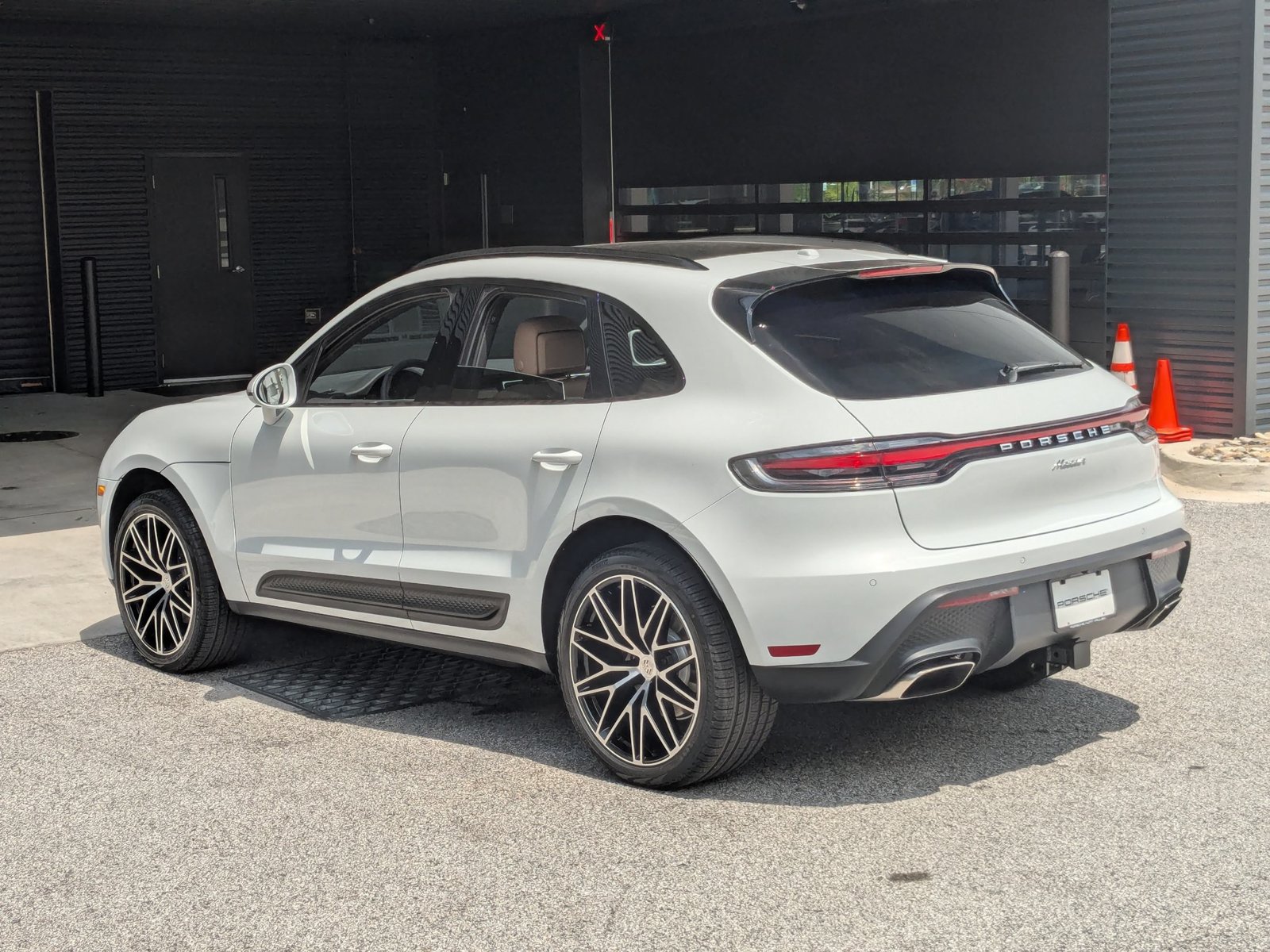 New 2026 Porsche Macan AWD/4WD video 3