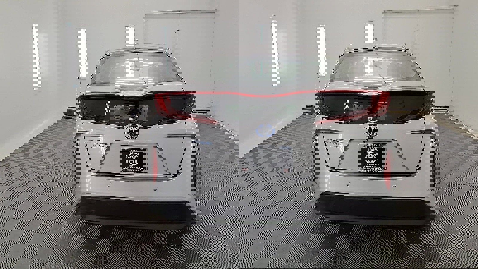 Used 2018 Toyota Prius Prime Advanced image 3