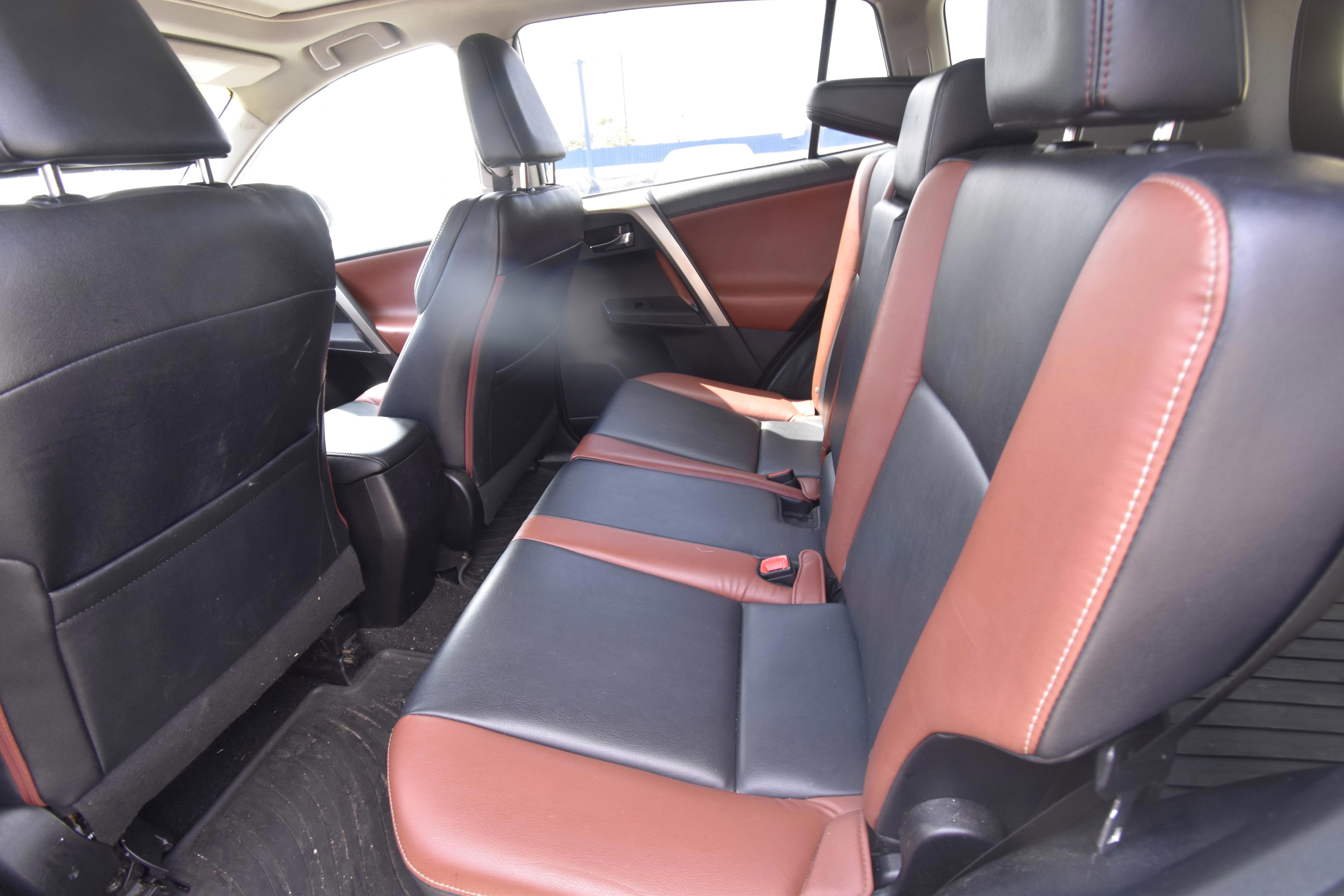 Used 2015 Toyota RAV4 Limited w/ Technology Package AWD/4WD image 10