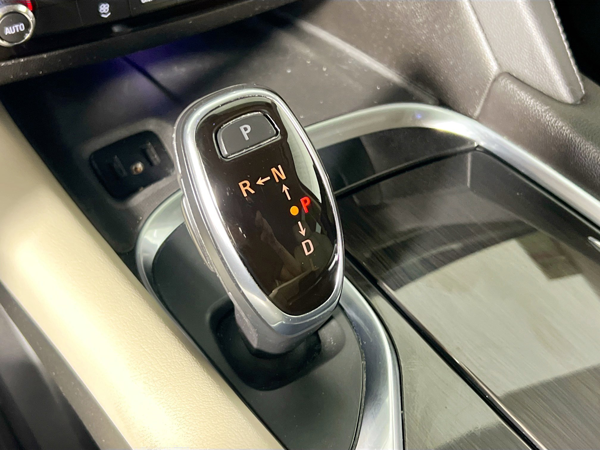 Used 2018 Buick Enclave Essence w/ Trailering Package FWD image 25