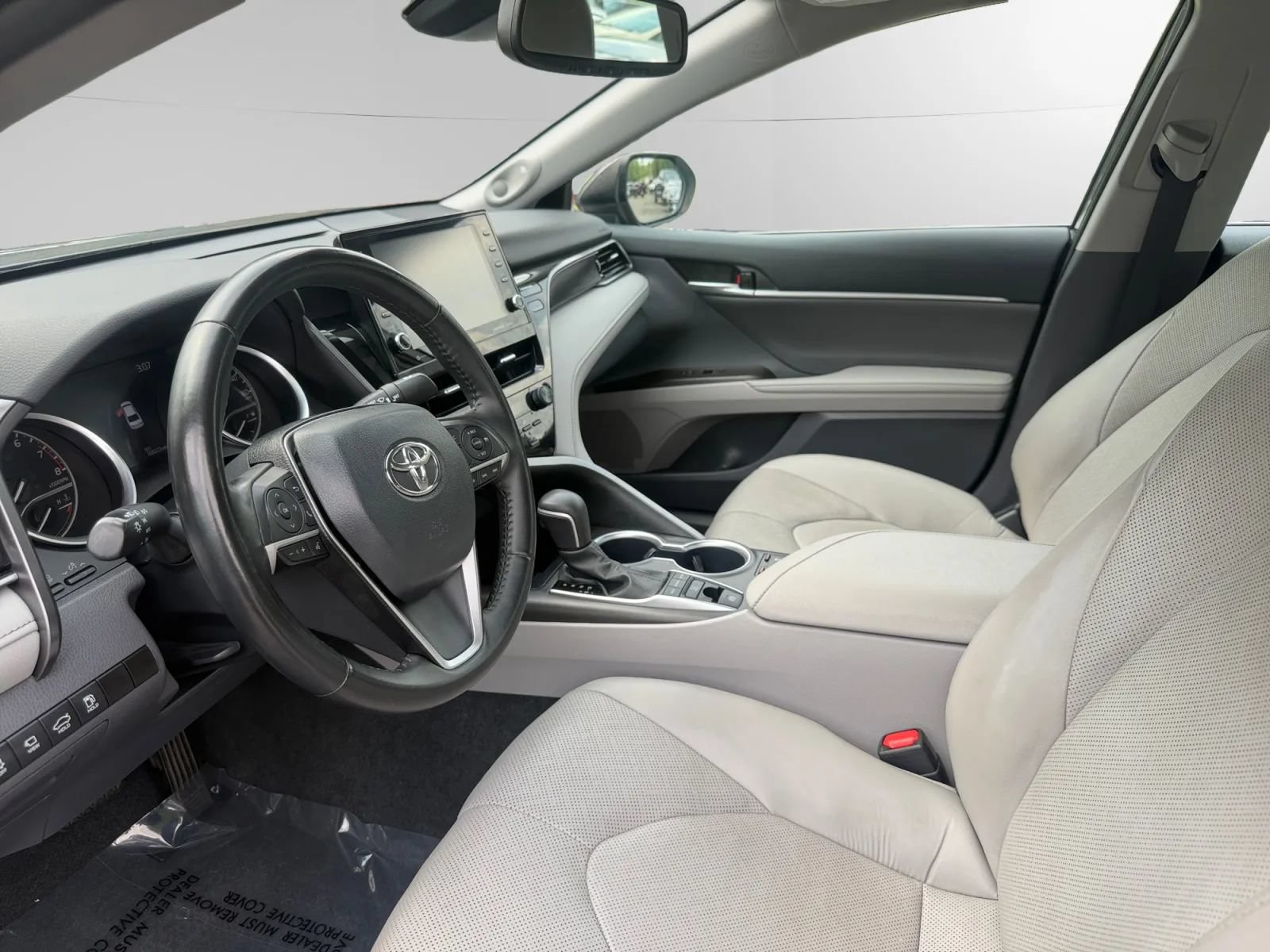 Used 2023 Toyota Camry XLE w/ Navigation Package FWD image 10