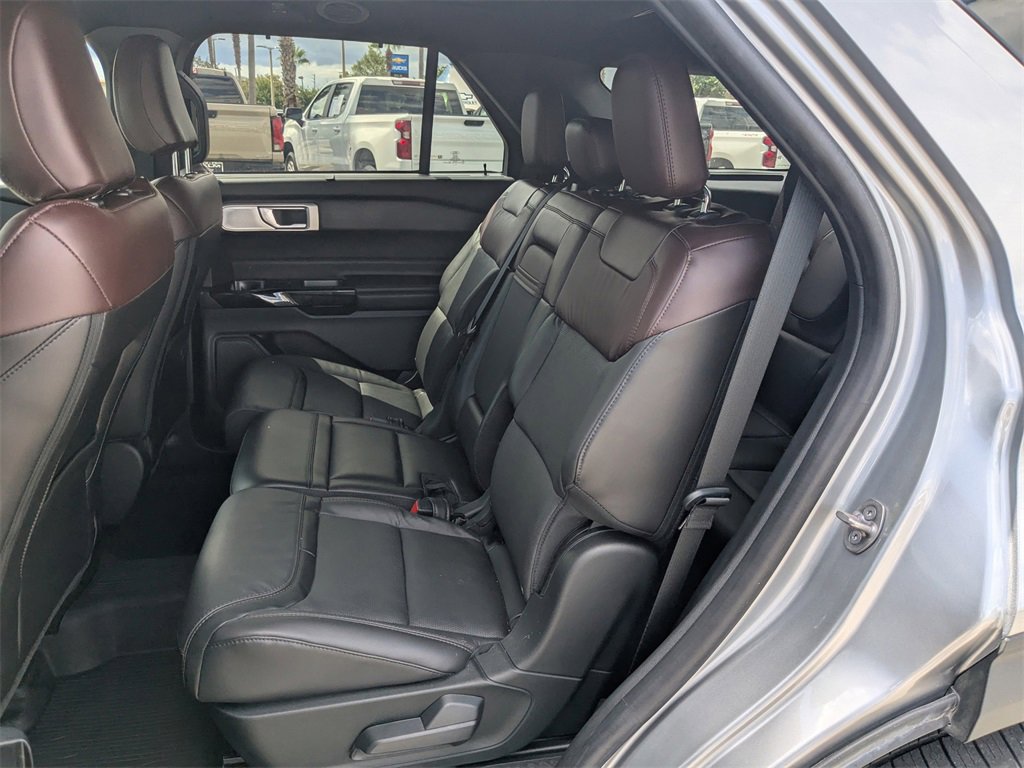 Used 2022 Ford Explorer Platinum w/ Equipment Group 601A image 11