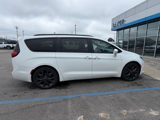 Used 2020 Chrysler Pacifica Limited w/ Quick Order Package 27H Red S FWD image 12