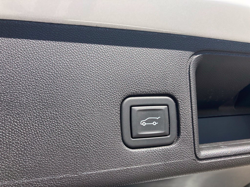 Certified 2024 GMC Terrain SLE w/ Driver Convenience Package FWD image 11