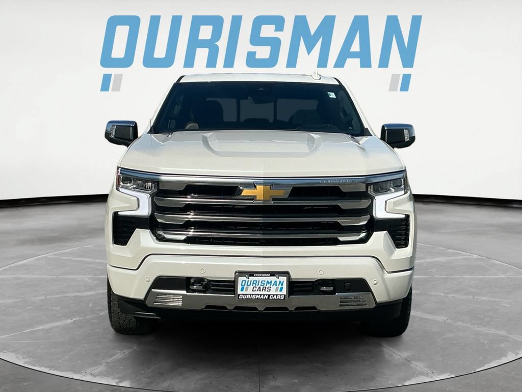 Used 2025 Chevrolet Silverado 1500 High Country w/ Technology Package AWD/4WD image 2