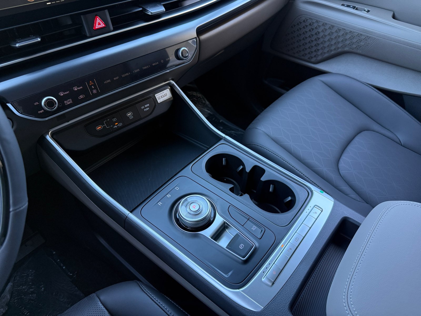 New 2027 Kia Carnival LXS FWD image 13