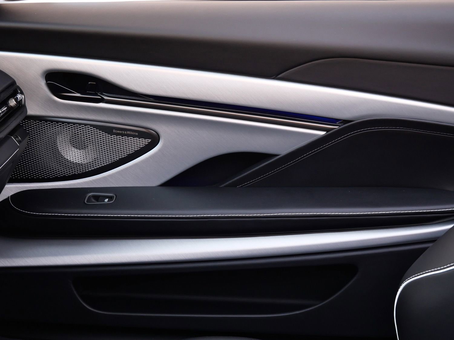 New 2026 Aston Martin Vanquish Convertible image 20