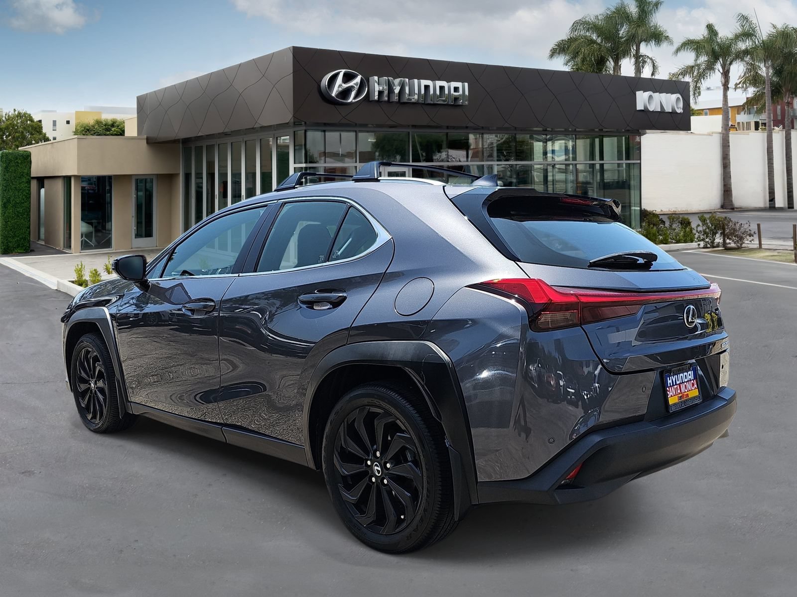 Used 2022 Lexus UX 200 w/ Accessory Package (Z1) FWD image 5