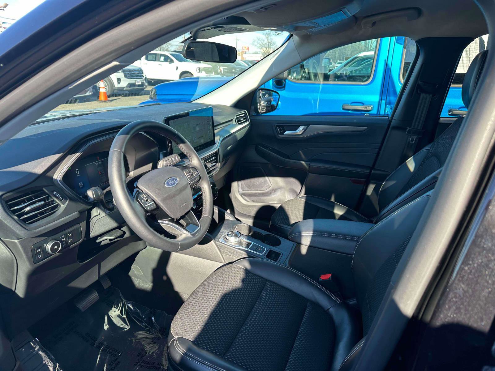 Used 2024 Ford Escape SE image 14