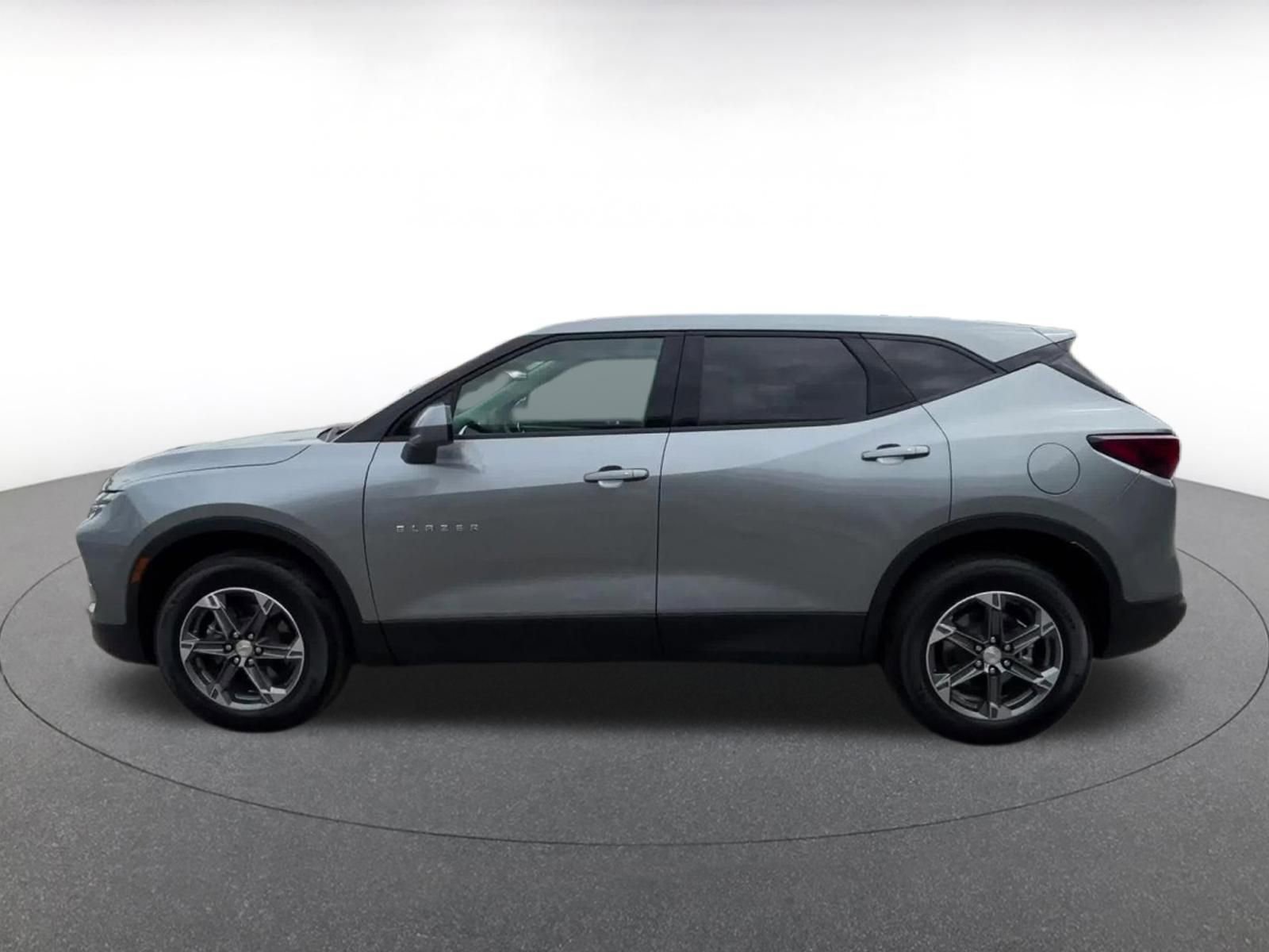 Used 2025 Chevrolet Blazer LT FWD image 12