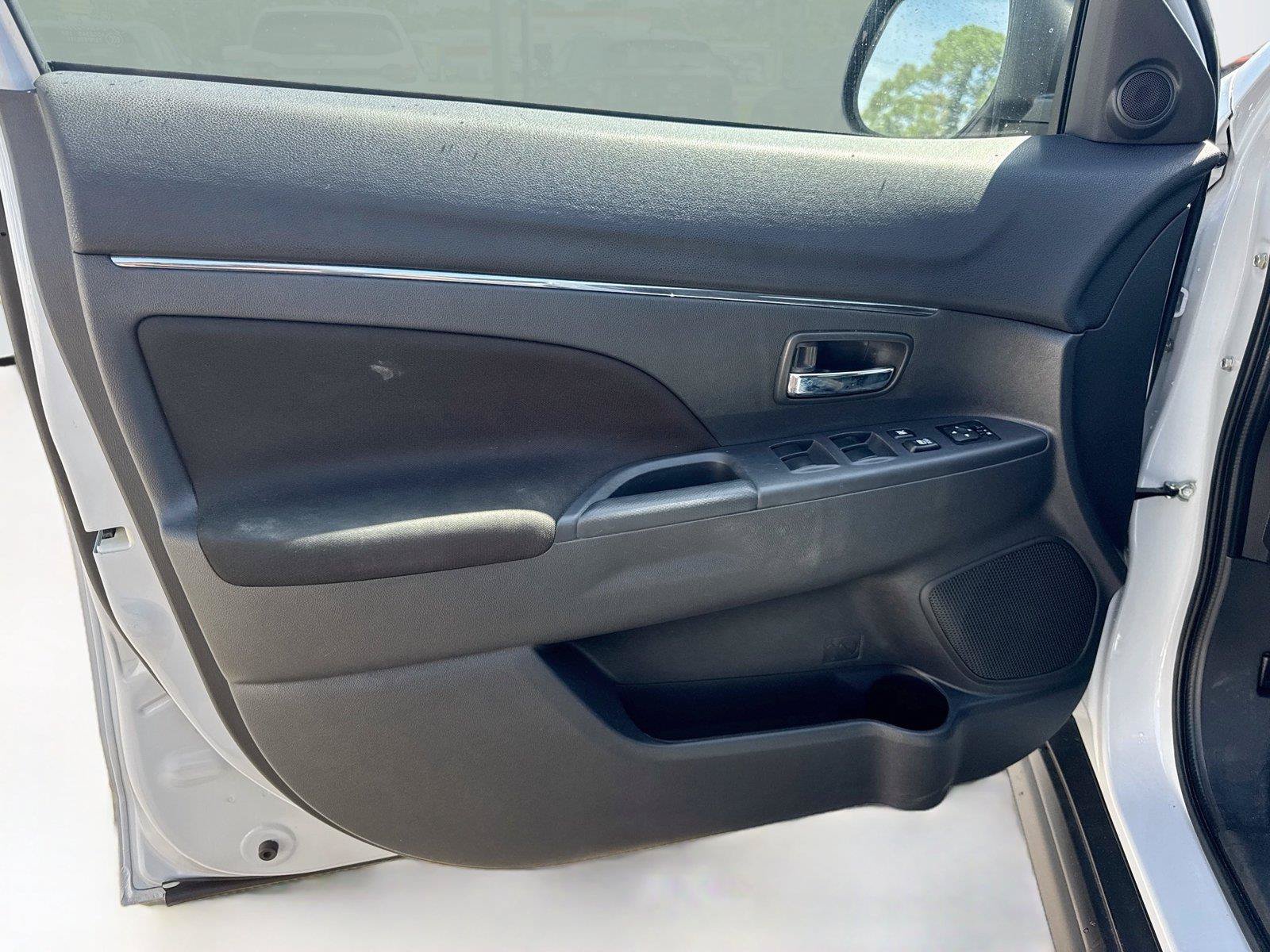 Used 2025 Mitsubishi Outlander Sport AWD image 9