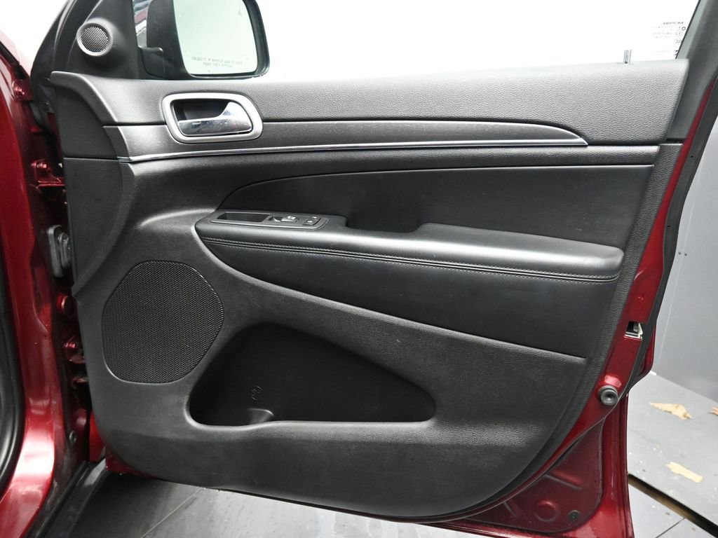 Used 2018 Jeep Grand Cherokee Limited w/ Trailer Tow Group IV image 19