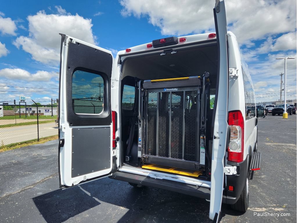 Used 2021 RAM ProMaster 2500 w/ Premium Appearance Group FWD image 16