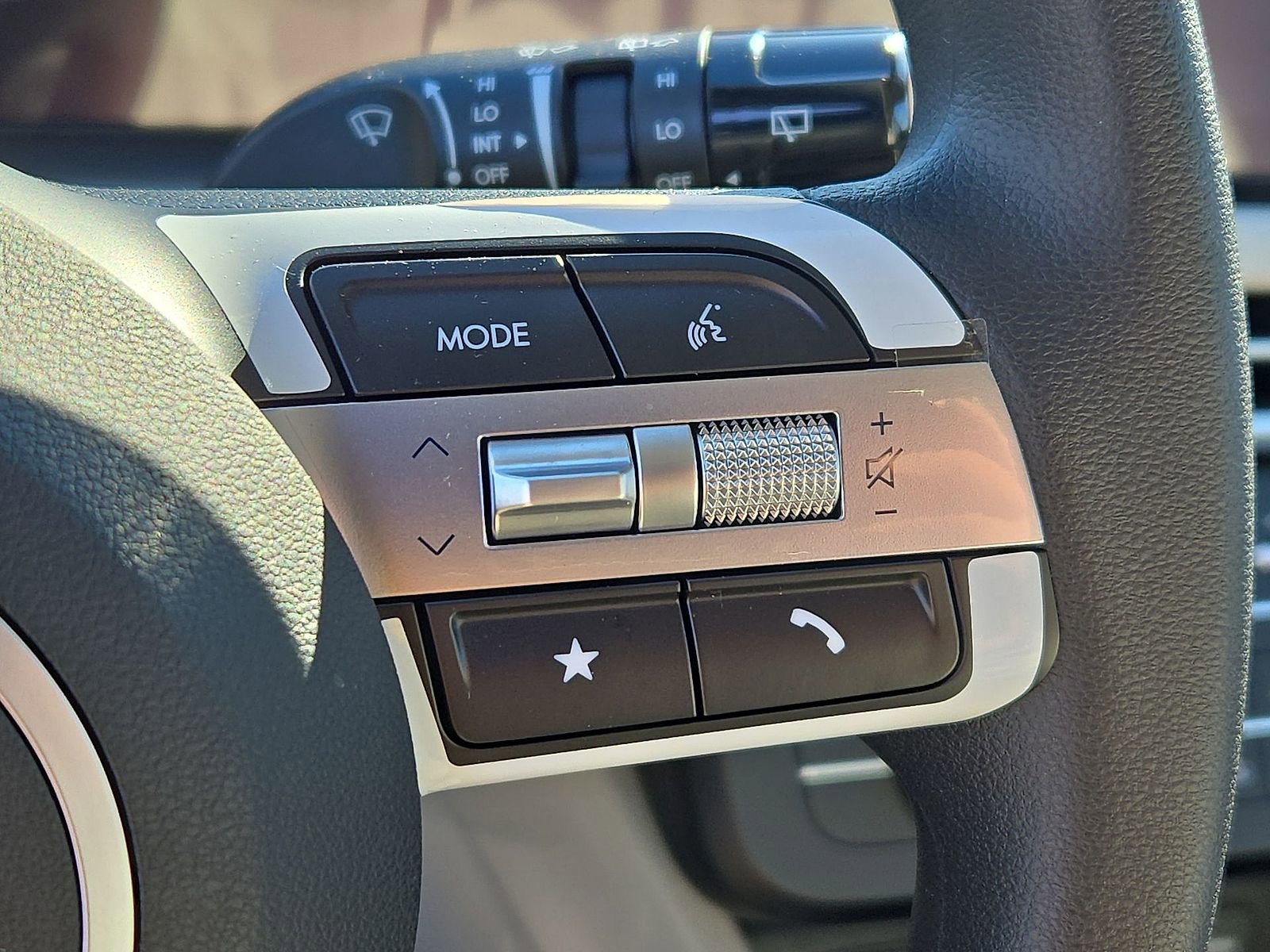 Used 2025 Hyundai Tucson SE image 24