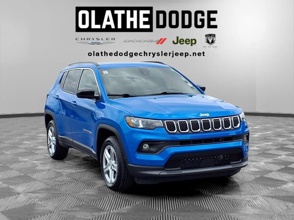 Used 2023 Jeep Compass Latitude w/ Sun and Sound Group AWD/4WD image 31