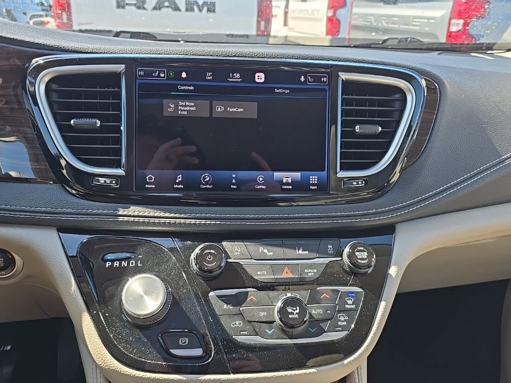 Used 2021 Chrysler Pacifica Limited w/ Uconnect Theater Family Group image 23
