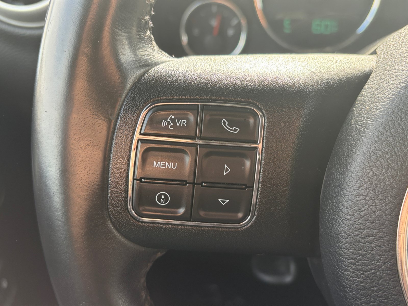 Used 2018 Jeep Wrangler Unlimited Sahara w/ Connectivity Group AWD/4WD image 21