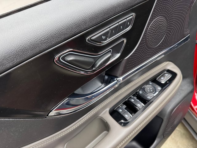 Used 2023 Lincoln Corsair Reserve image 11