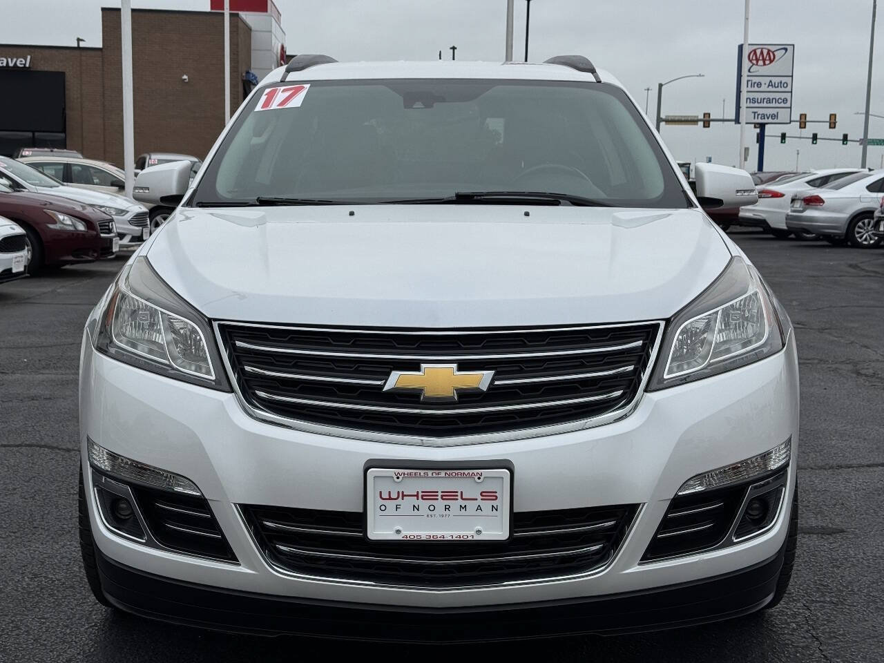 Used 2017 Chevrolet Traverse Premier FWD image 2