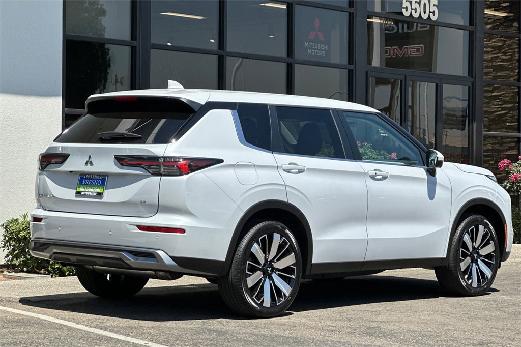 New 2025 Mitsubishi Outlander SE image 5