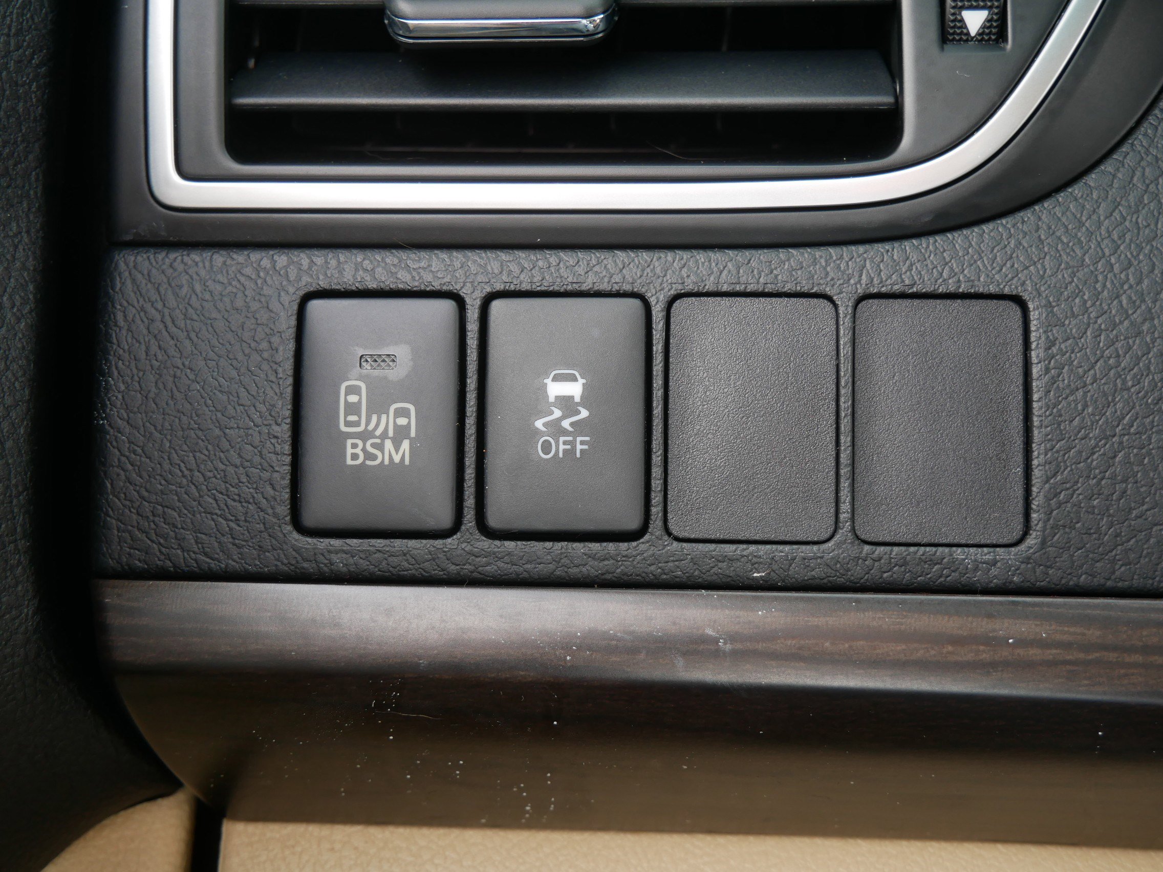 Used 2015 Toyota Camry XLE w/ Moonroof Package image 26