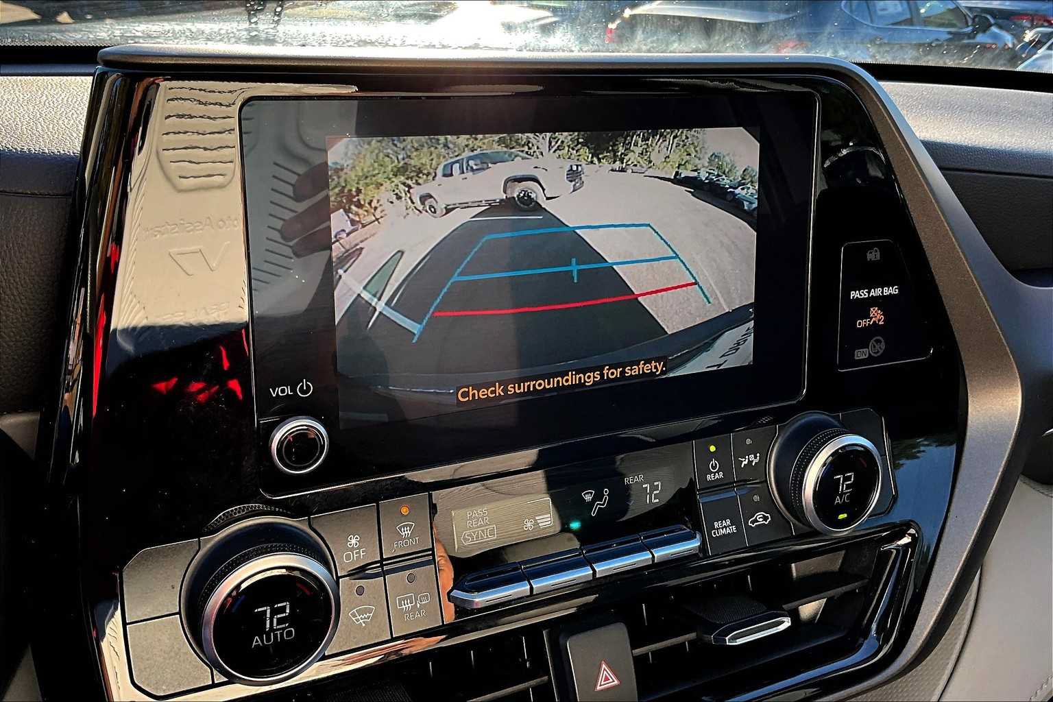 Used 2023 Toyota Highlander L FWD image 25