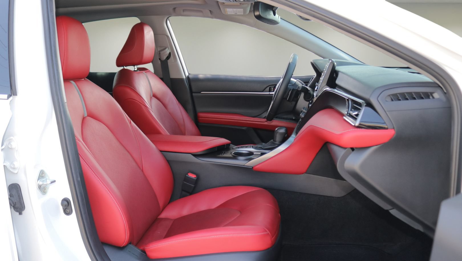 Used 2021 Toyota Camry XSE FWD image 17