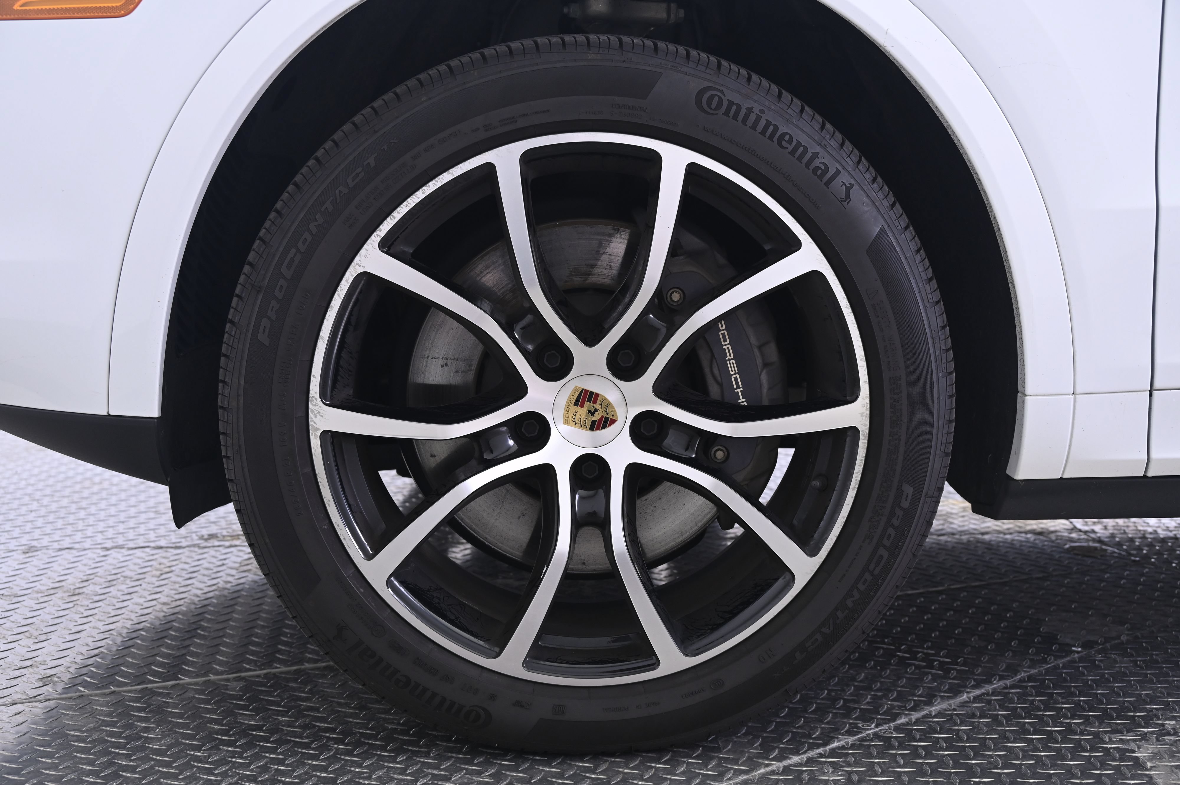 Certified 2023 Porsche Cayenne AWD/4WD image 11