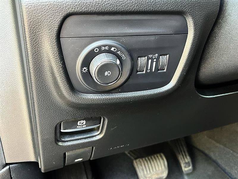 Used 2021 Jeep Grand Cherokee L Overland w/ Luxury Tech Group IV AWD/4WD image 27