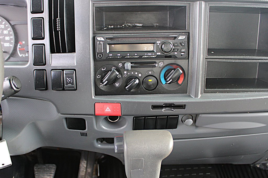 Used 2019 Isuzu NPR RWD image 21