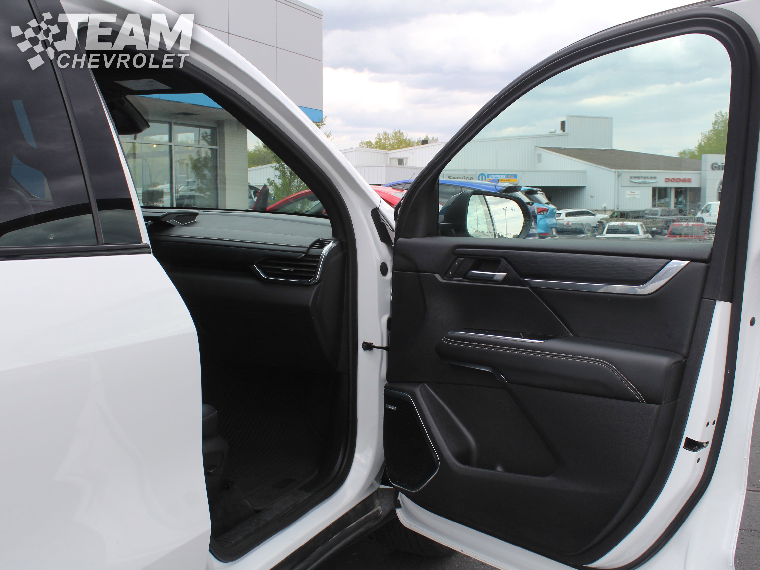 Used 2024 GMC Acadia Elevation w/ Black Edition AWD/4WD image 28