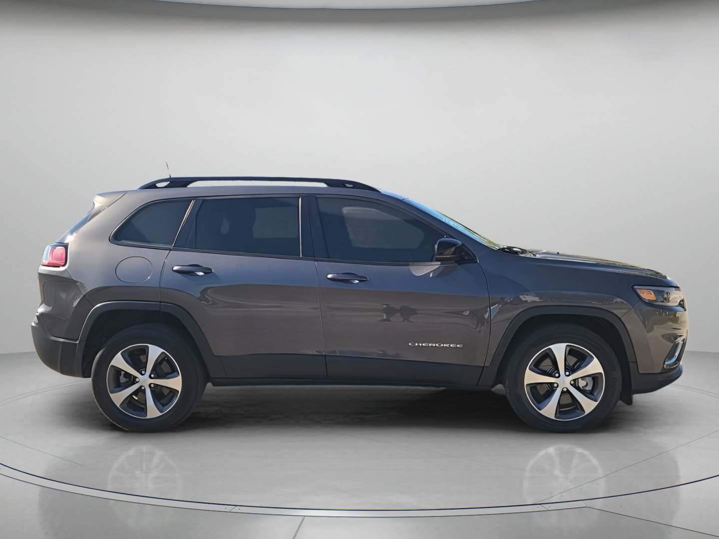 Used 2022 Jeep Cherokee Limited image 3