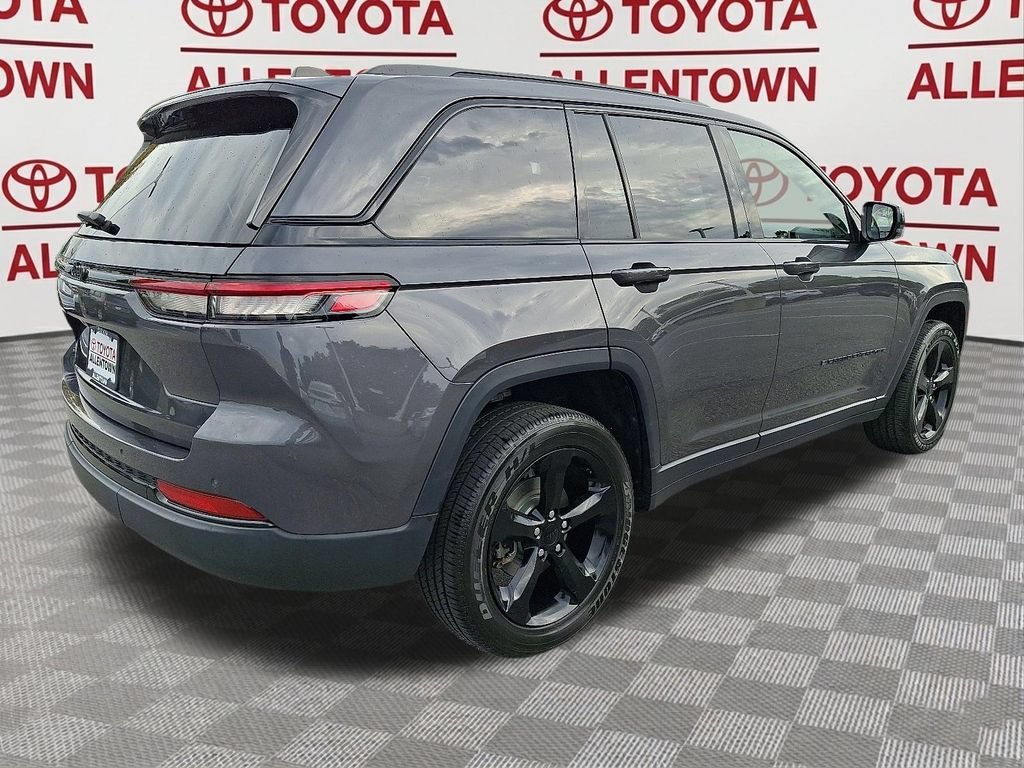 Used 2023 Jeep Grand Cherokee Altitude AWD/4WD image 8