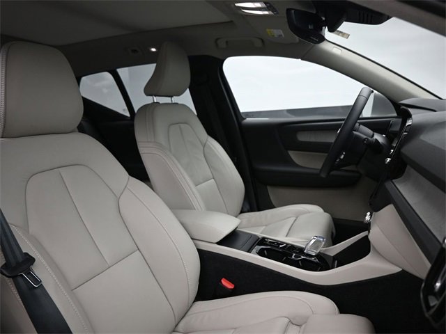 Used 2024 Volvo XC40 B5 Plus w/ Protection Package Premier image 34