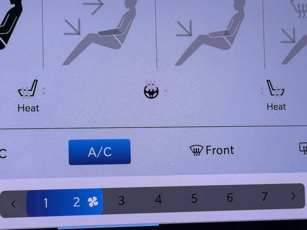 Used 2022 Chrysler Pacifica Touring-L FWD image 24