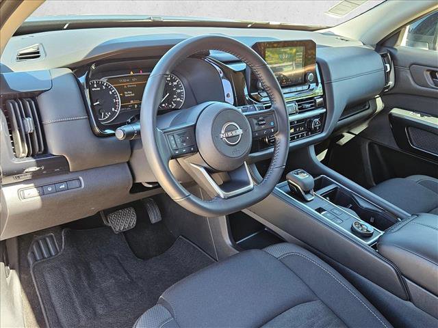 Used 2025 Nissan Pathfinder SV AWD/4WD image 10