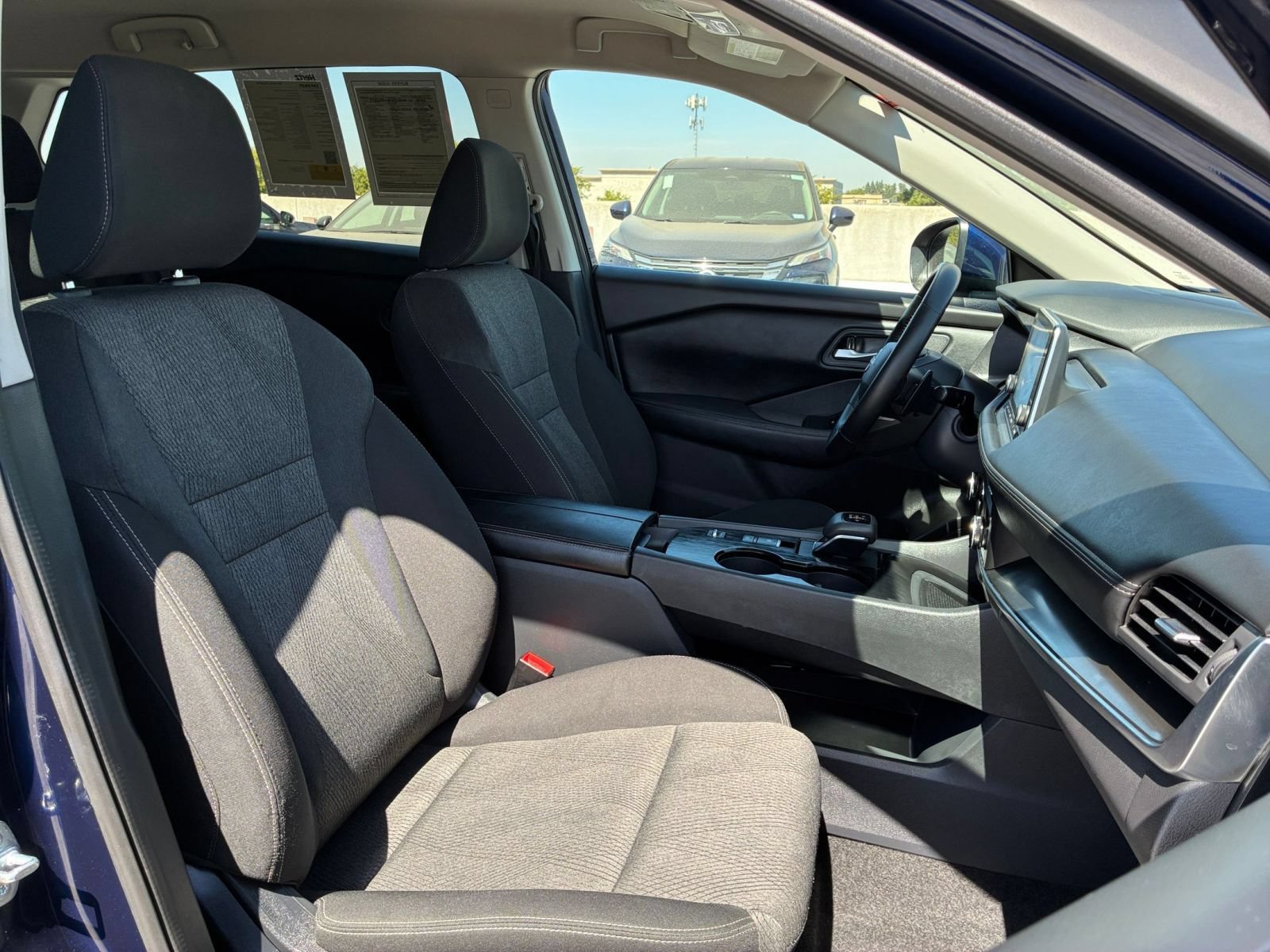 Used 2025 Nissan Rogue SV FWD image 37