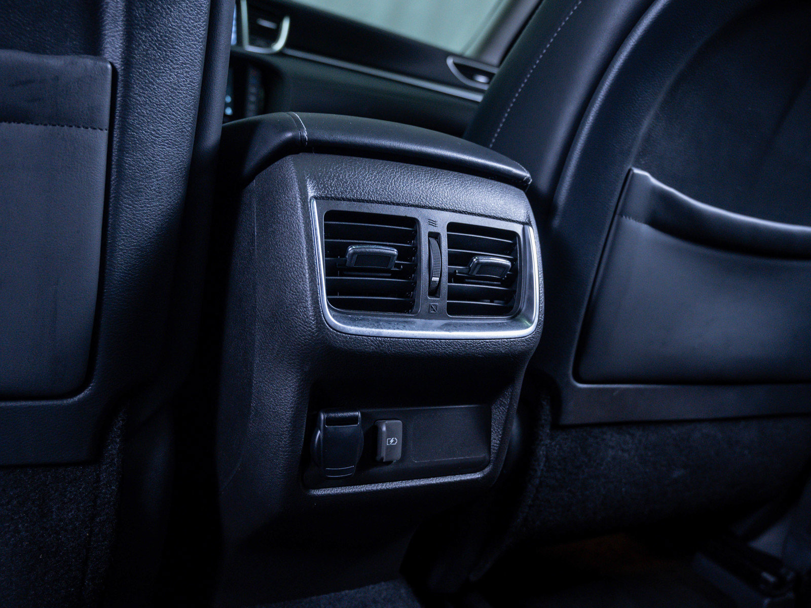 Used 2019 INFINITI QX50 Luxe w/ Navigation Package image 17