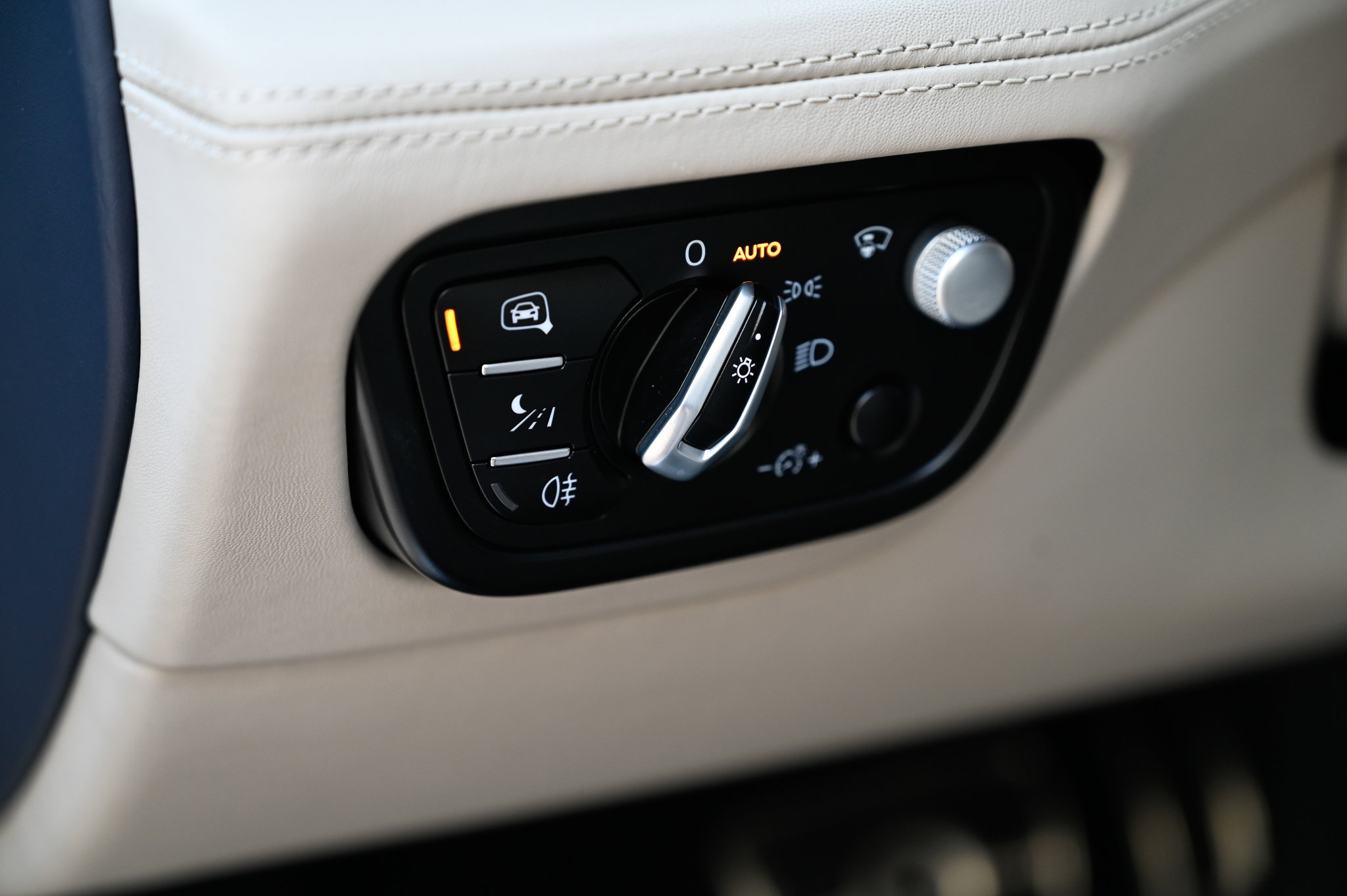 Used 2022 Bentley Bentayga image 23