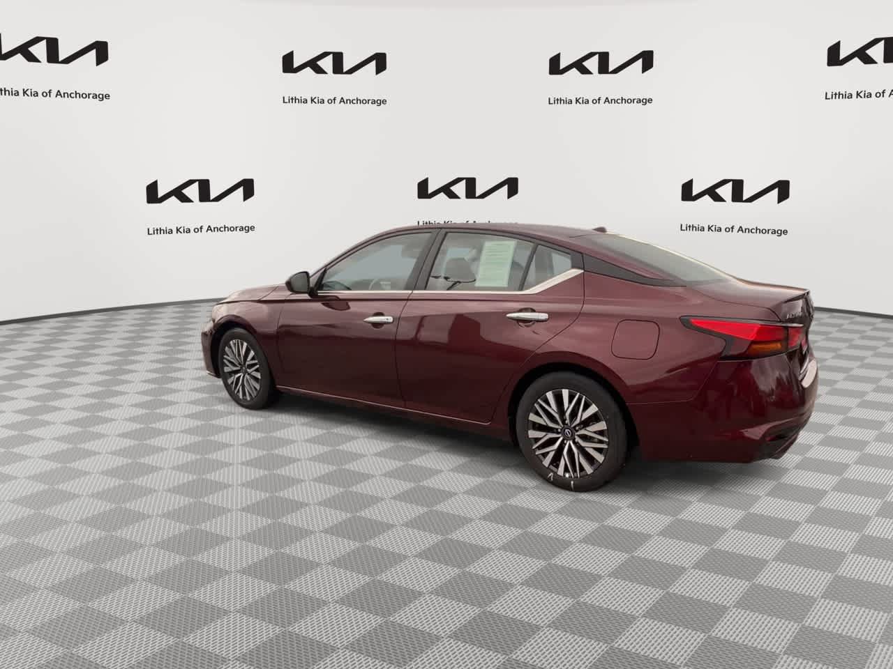 Used 2024 Nissan Altima 2.5 SV w/ SV Premium Package FWD image 6