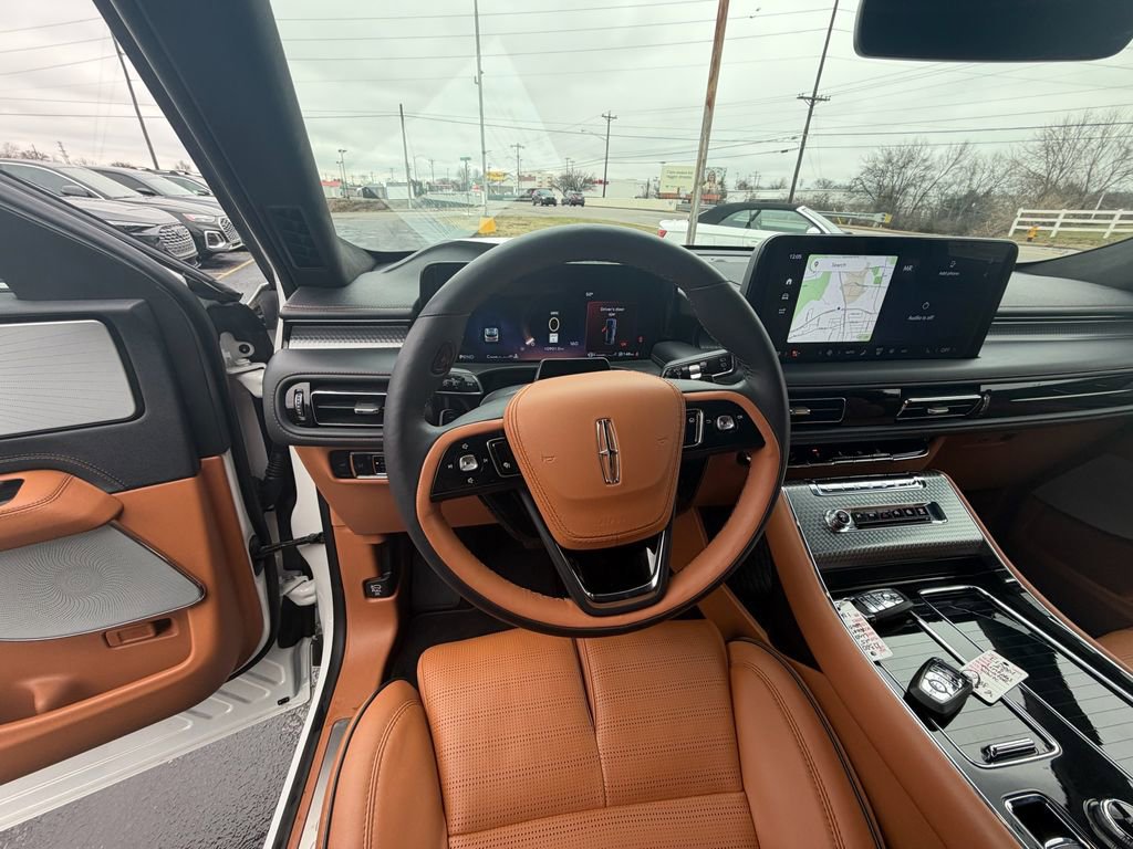 Used 2025 Lincoln Aviator Black Label image 12