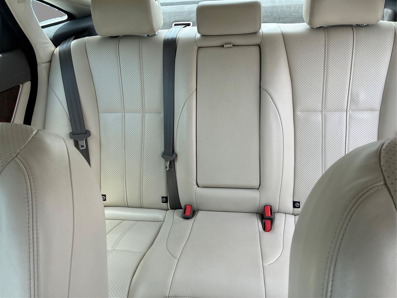 Used 2013 Jaguar XJ w/ Front Seat Comfort Pkg RWD image 18