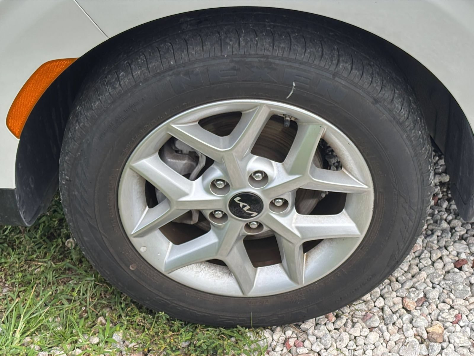 Used 2025 Kia Soul LX w/ LX Technology Package FWD image 30