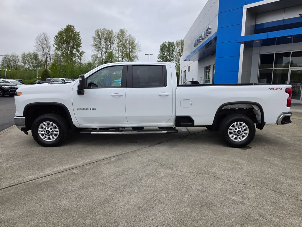 Used 2025 Chevrolet Silverado 2500 LT w/ Convenience Package AWD/4WD image 2