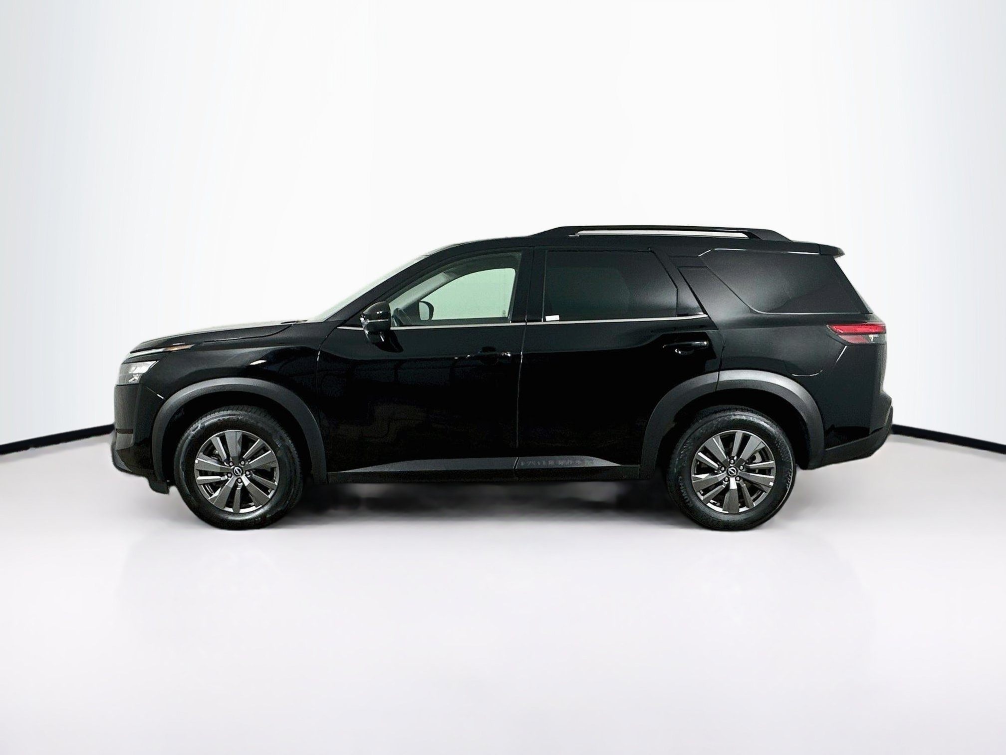Used 2025 Nissan Pathfinder SV AWD/4WD image 4