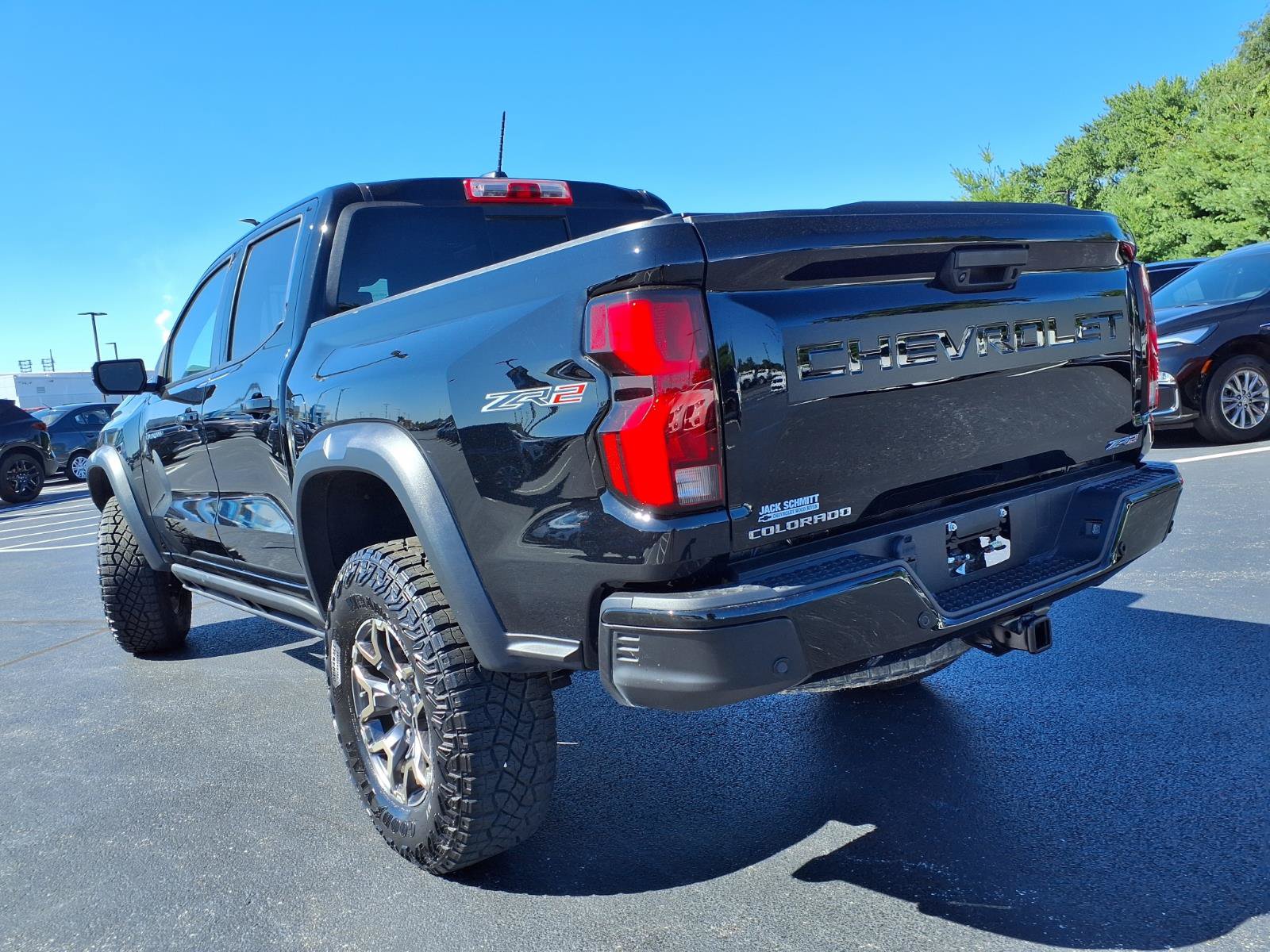 Used 2024 Chevrolet Colorado ZR2 w/ Technology Package AWD/4WD image 35