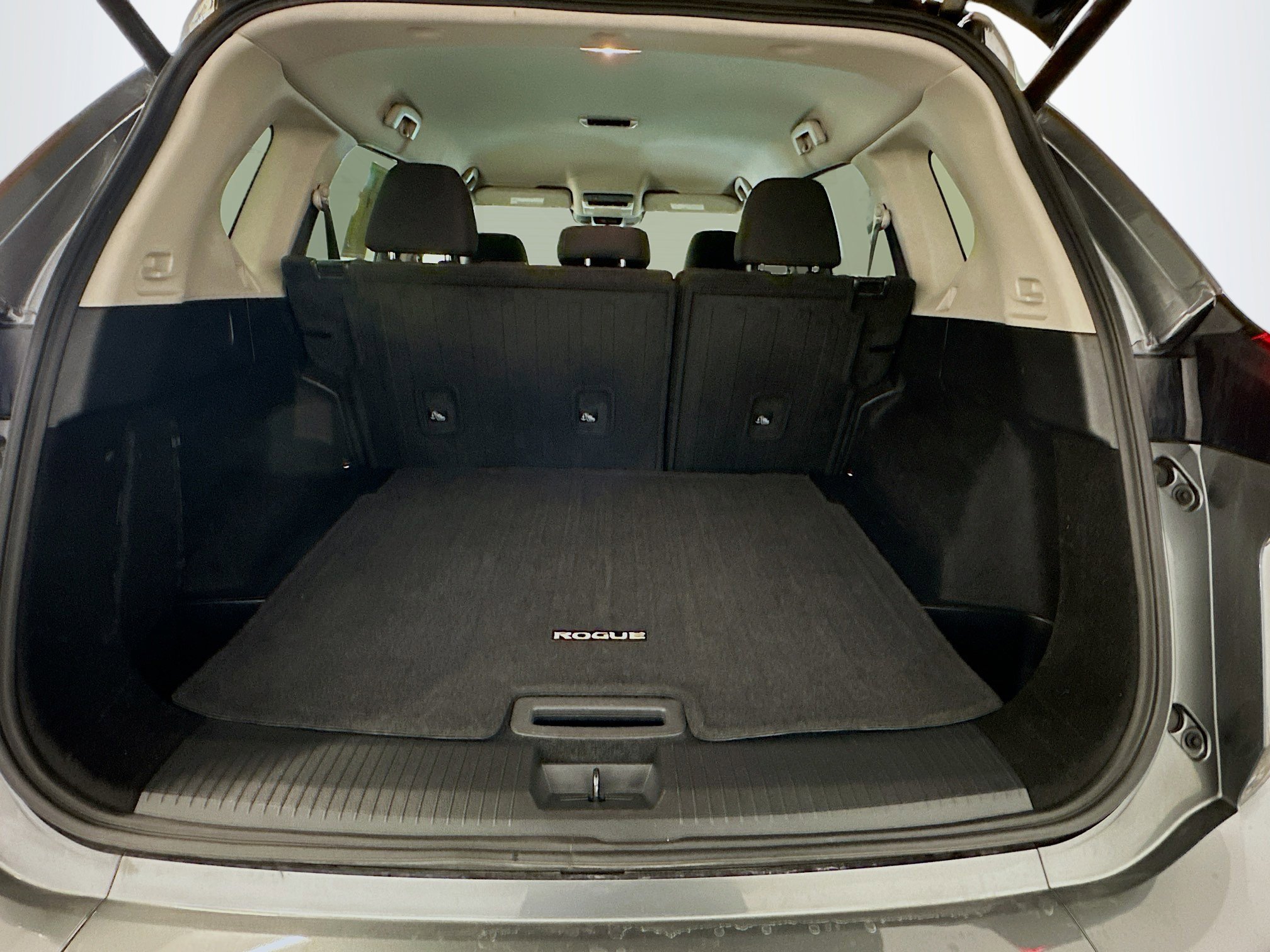 Used 2025 Nissan Rogue SV image 29