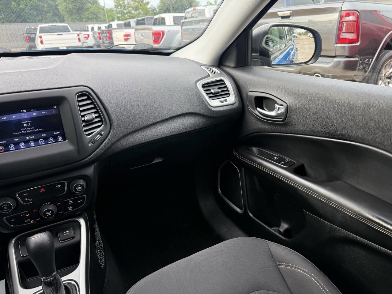 Used 2018 Jeep Compass Sport w/ Tech Group FWD image 21