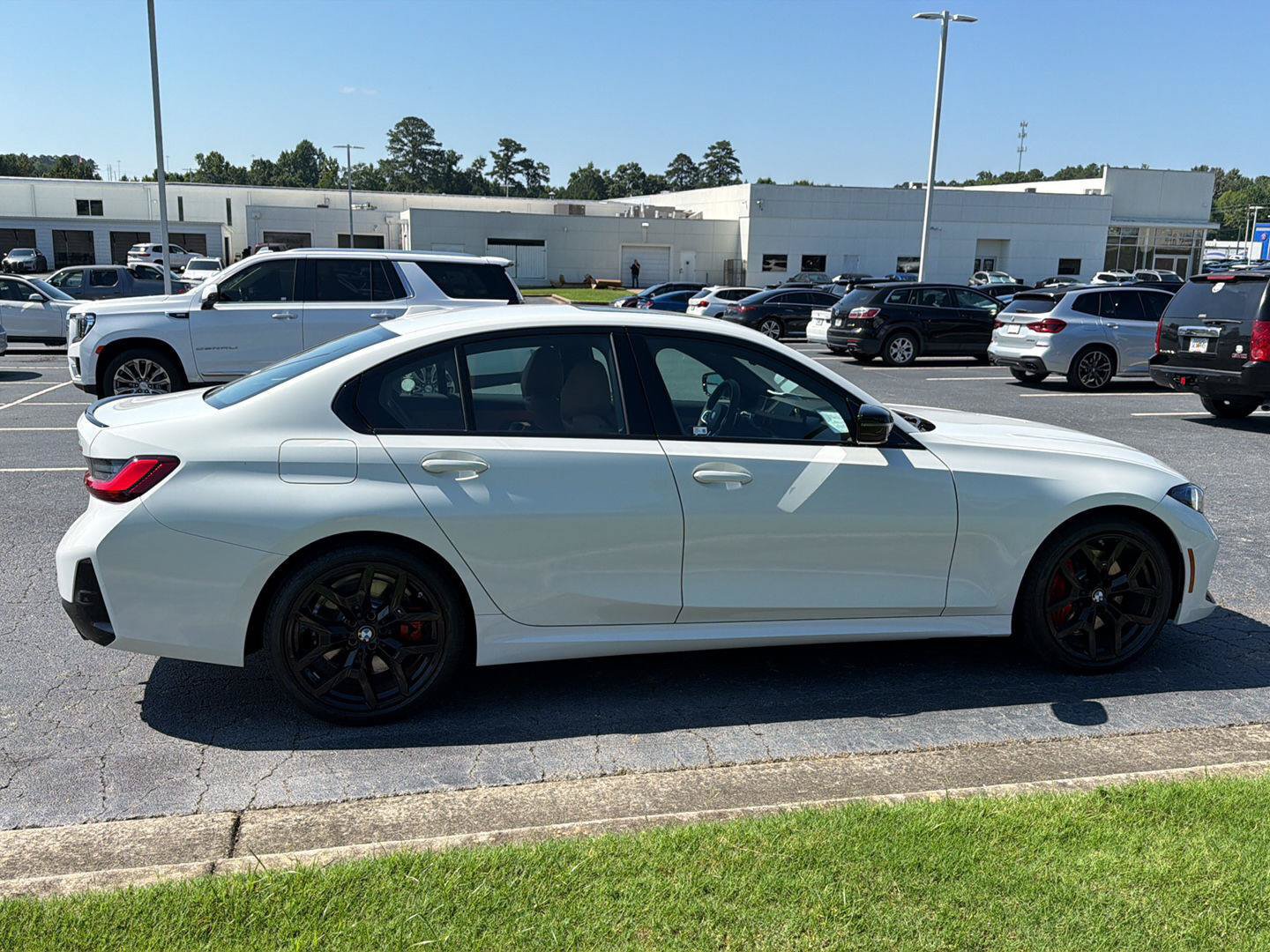 New 2026 BMW 330i Sedan w/ M Sport Package RWD image 7